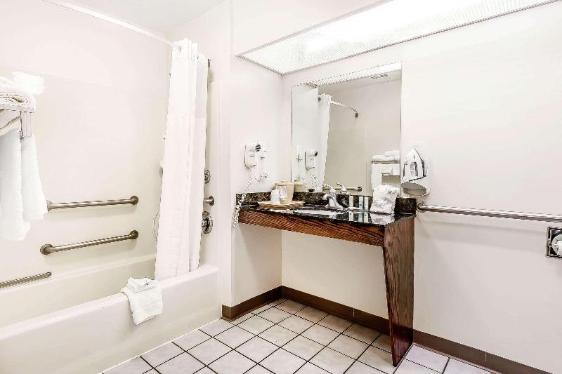 Quality Inn Gallatin-Nashville Metro image