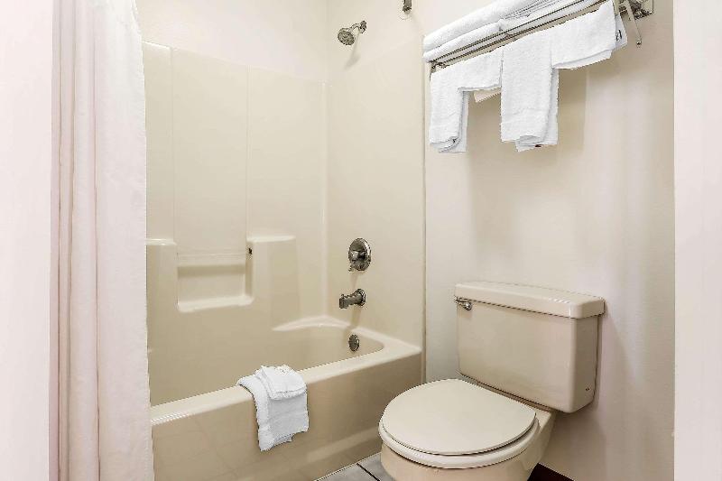Quality Inn Gallatin-Nashville Metro image