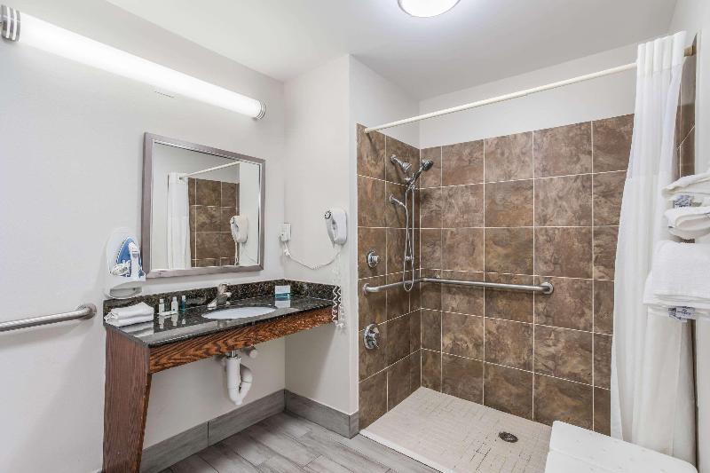Quality Inn Gallatin-Nashville Metro image
