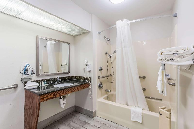 Quality Inn Gallatin-Nashville Metro image