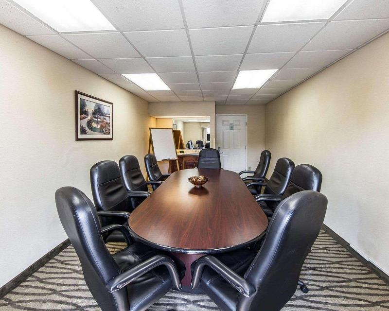 Quality Inn Oak Ridge image