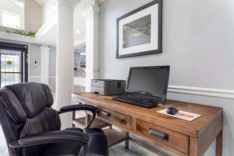 Quality Inn Oak Ridge image