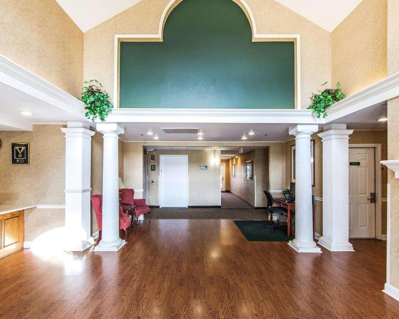 Quality Inn Oak Ridge image