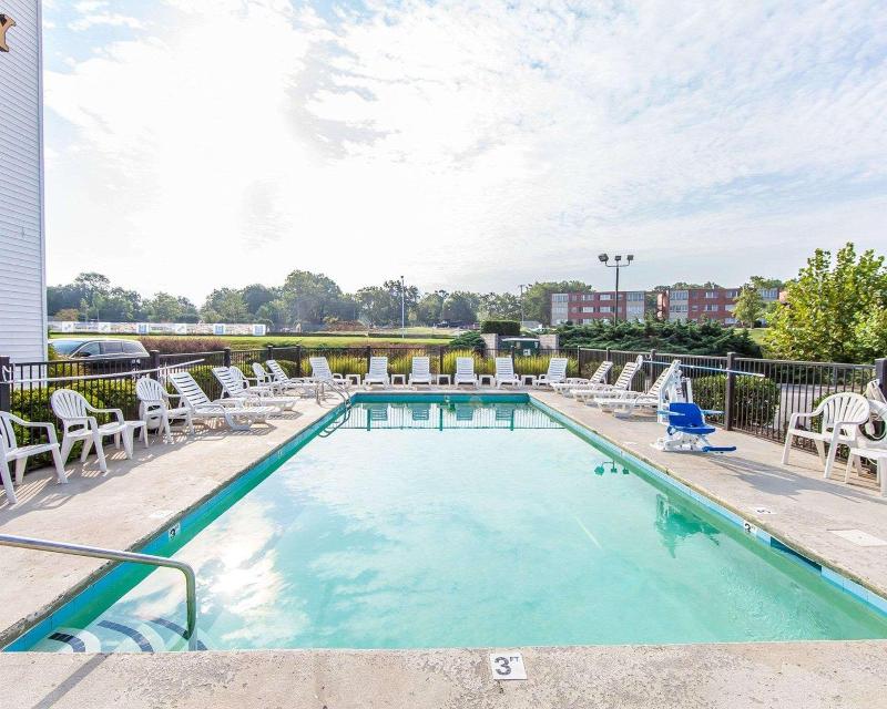 Quality Inn Oak Ridge image