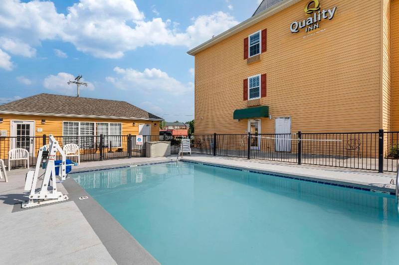 Quality Inn Oak Ridge image
