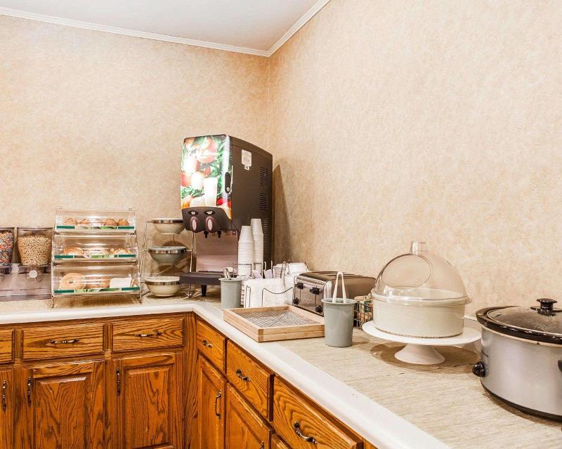 Quality Inn Oak Ridge image
