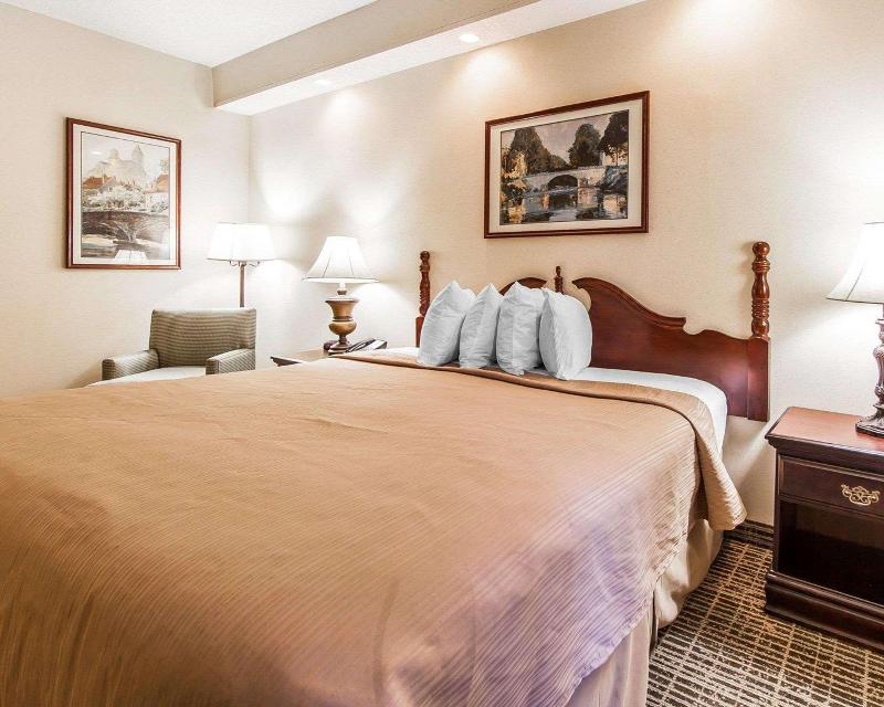Quality Inn Oak Ridge image