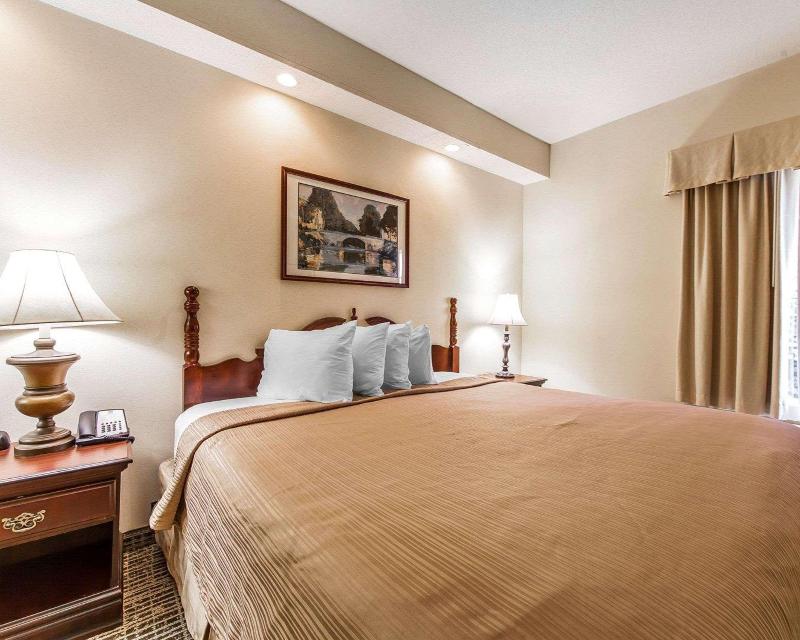 Quality Inn Oak Ridge image