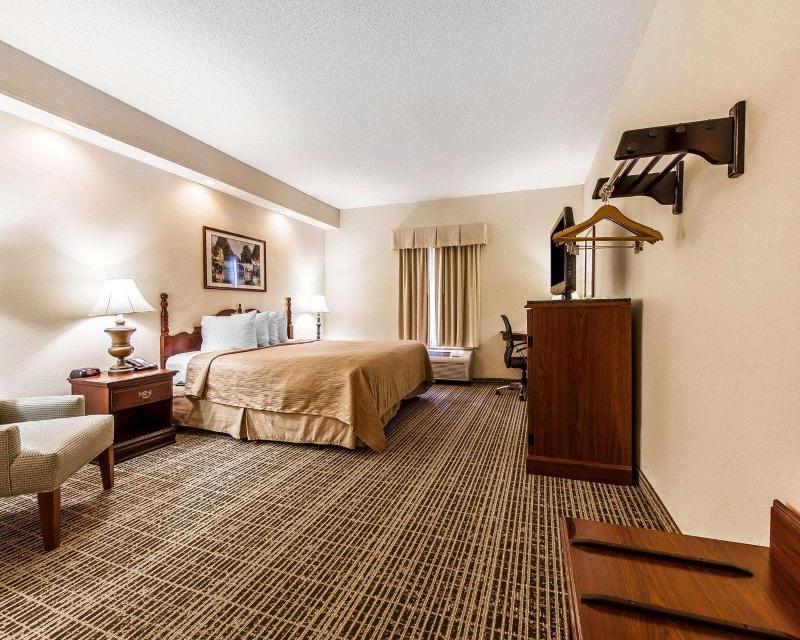 Quality Inn Oak Ridge image