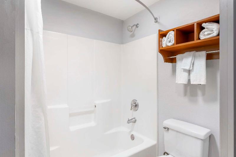 Quality Inn Oak Ridge image