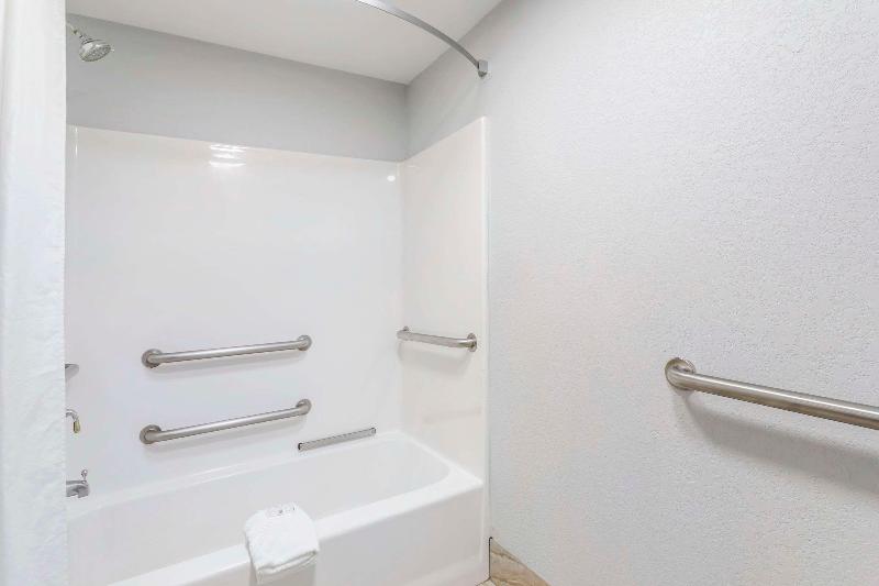 Quality Inn Oak Ridge image