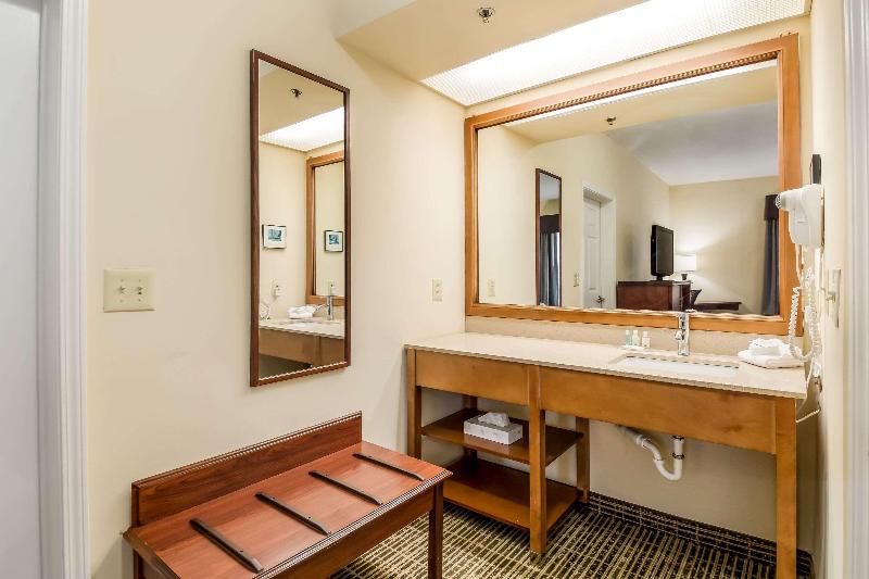 Quality Inn Oak Ridge image
