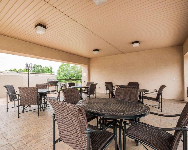 Quality Inn Paris image