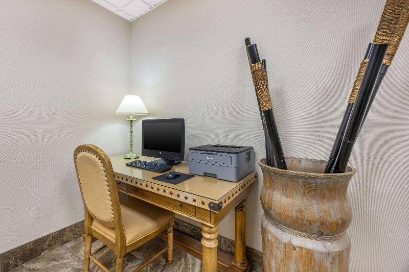 Quality Inn Paris image