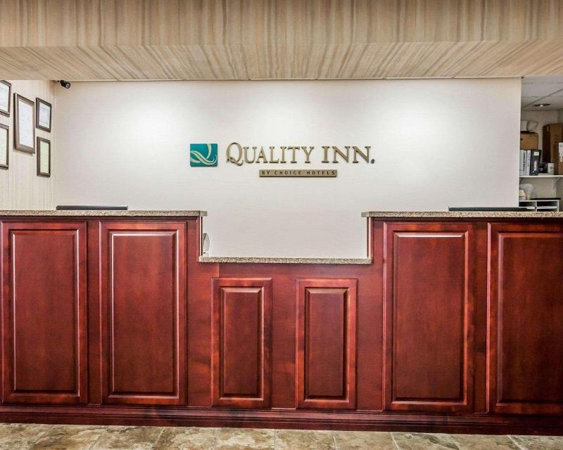 Quality Inn Paris image
