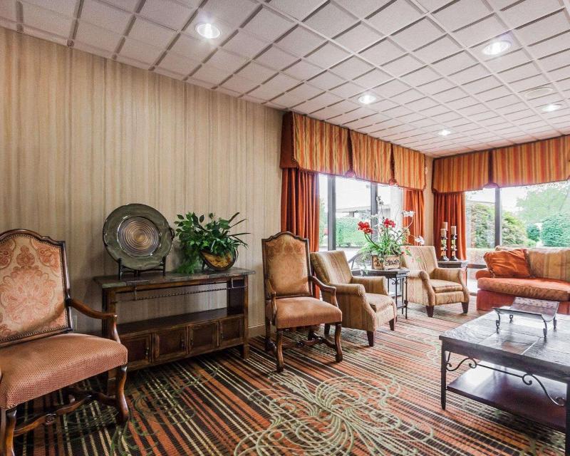 Quality Inn Paris image