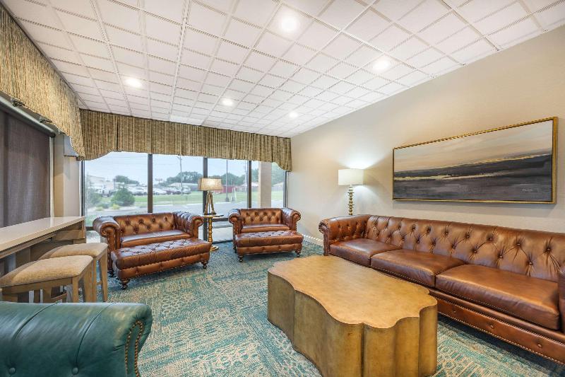 Quality Inn Paris image