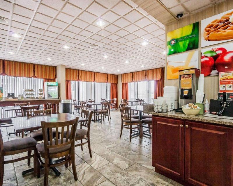 Quality Inn Paris image