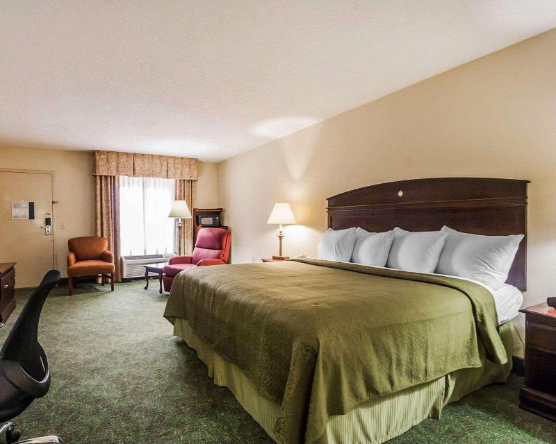 Quality Inn Paris image