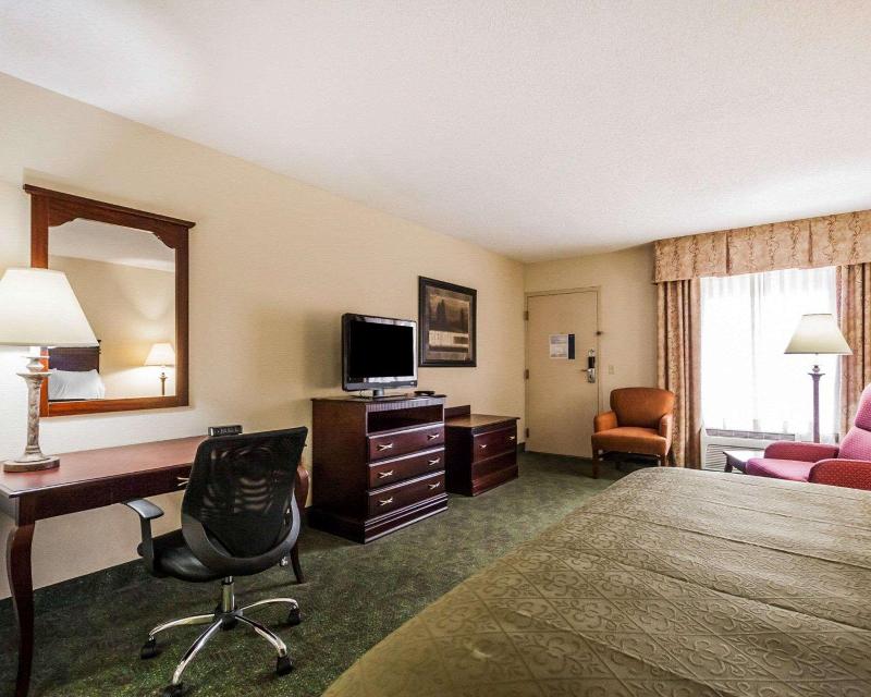 Quality Inn Paris image