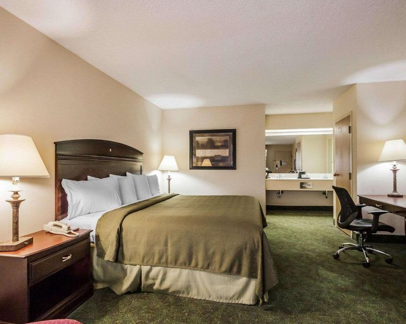 Quality Inn Paris image