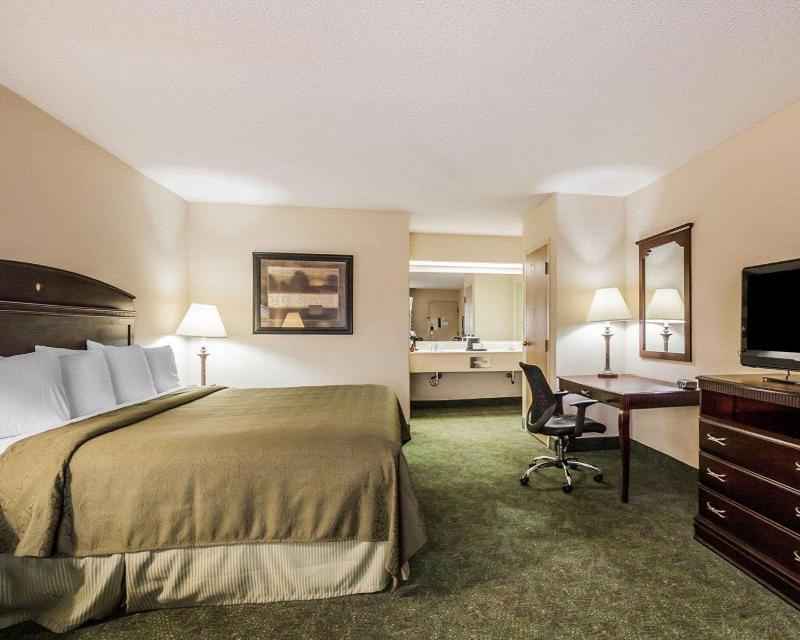 Quality Inn Paris image