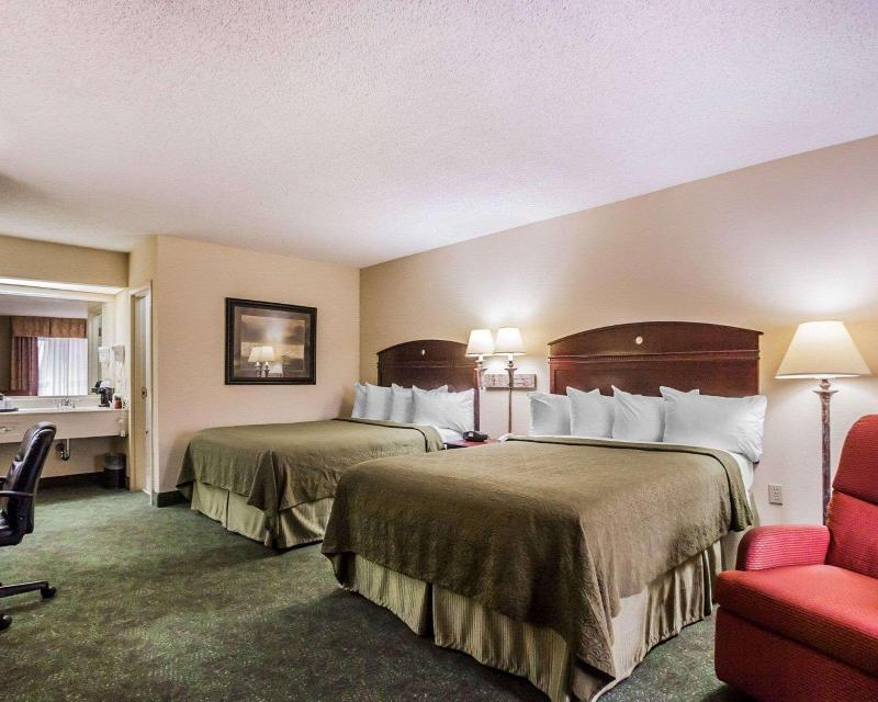 Quality Inn Paris image