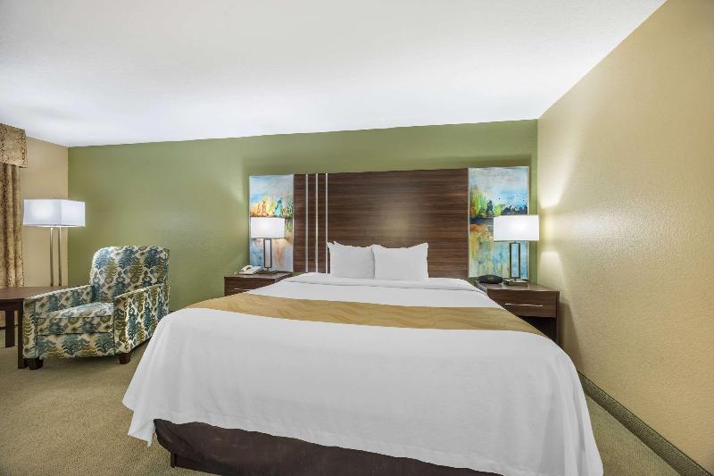 Quality Inn Paris image