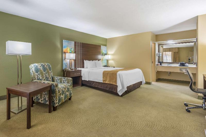 Quality Inn Paris image