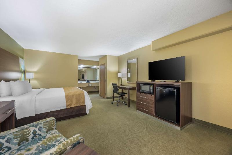 Quality Inn Paris image
