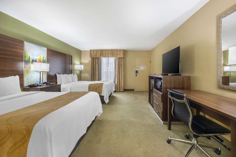 Quality Inn Paris image