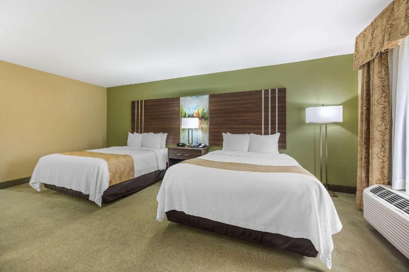 Quality Inn Paris image