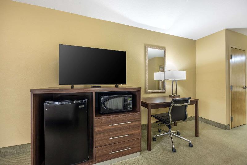 Quality Inn Paris image