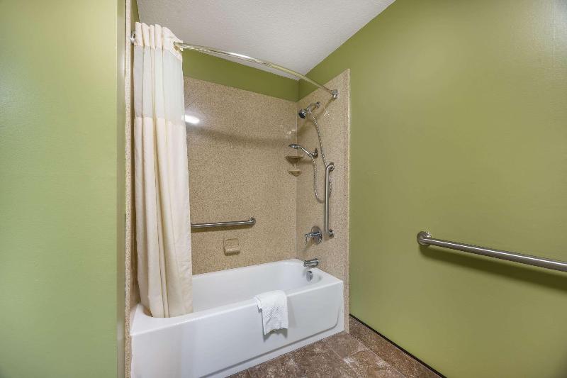Quality Inn Paris image