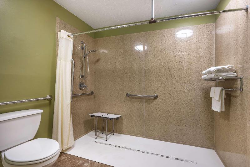 Quality Inn Paris image