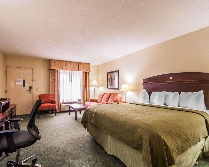 Quality Inn Paris image