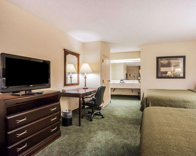 Quality Inn Paris image
