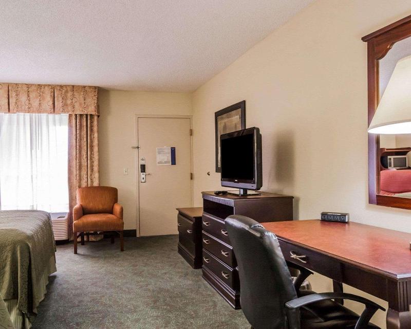Quality Inn Paris image