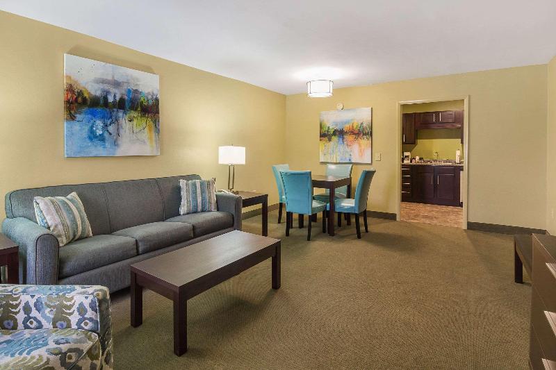 Quality Inn Paris image