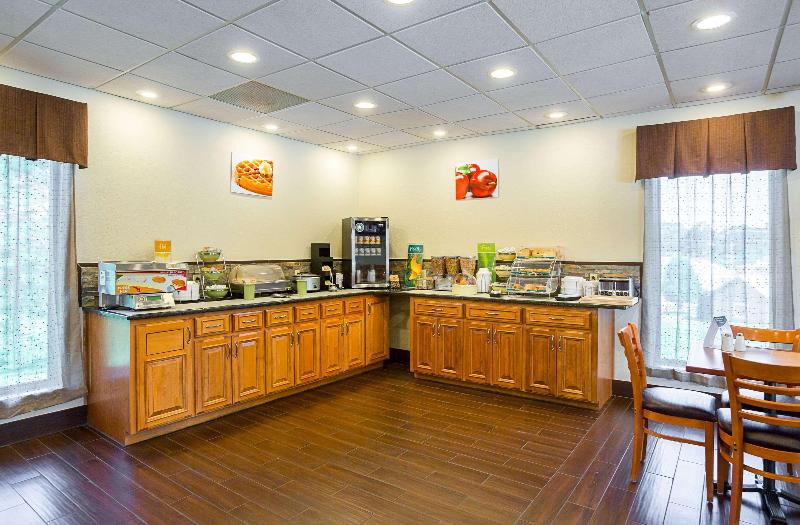 Quality Inn Hurricane Mills image