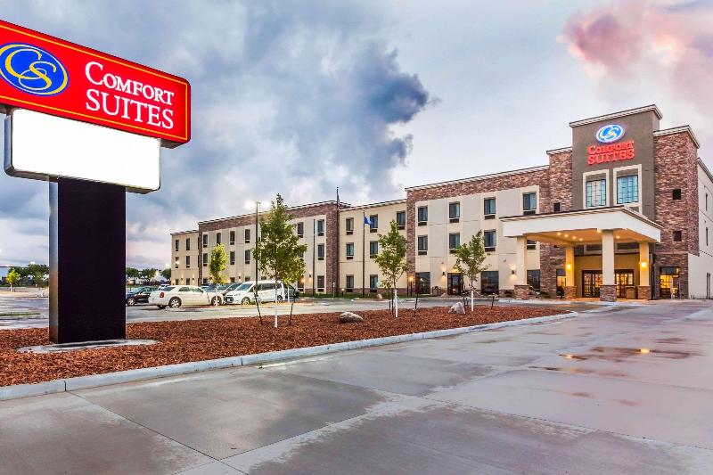Comfort Suites University Brookings image