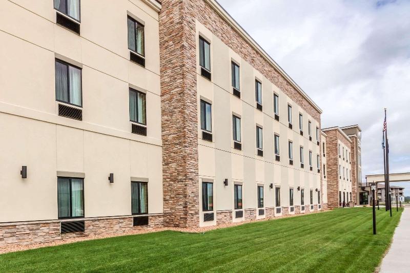 Comfort Suites University Brookings image