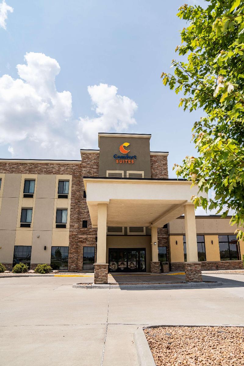 Comfort Suites University Brookings image
