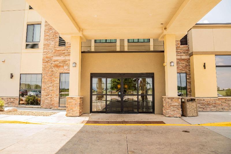 Comfort Suites University Brookings image