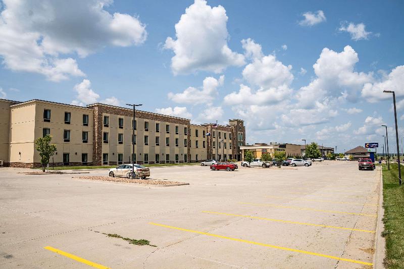 Comfort Suites University Brookings image