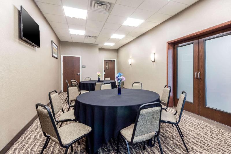Comfort Suites University Brookings image