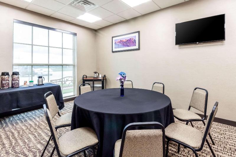 Comfort Suites University Brookings image