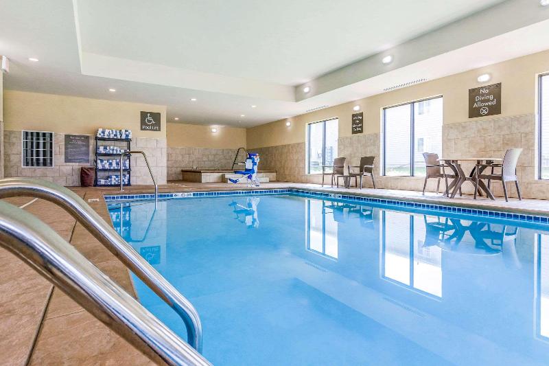 Comfort Suites University Brookings image
