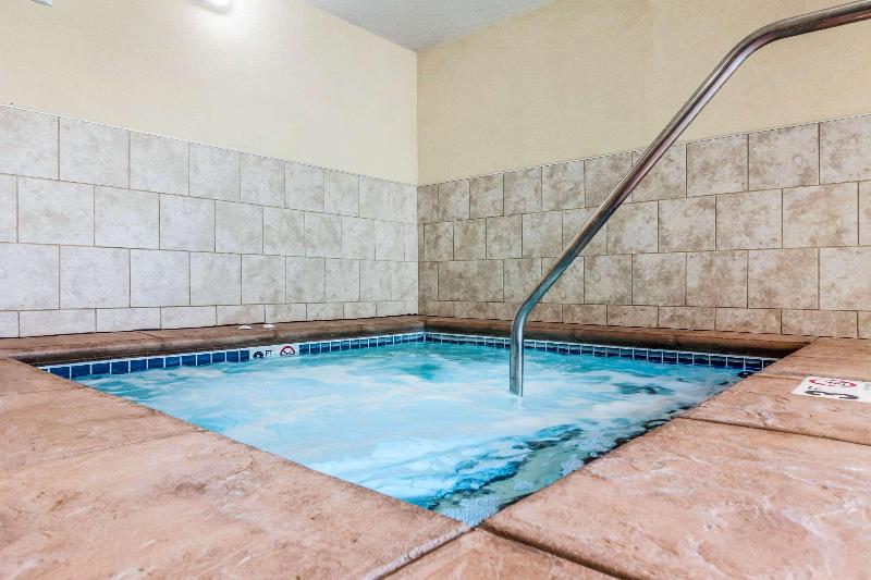 Comfort Suites University Brookings image