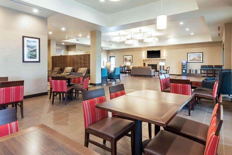 Comfort Suites University Brookings image